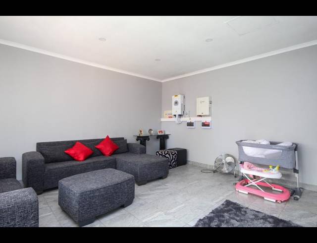 3 BEDROOM TOWNHOUSE FOR SALE IN THATCHFIELD